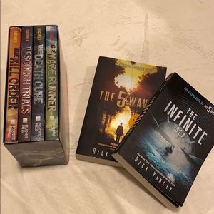 Lot of Maze Runner and 5th Waver series